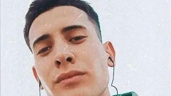 Falleció tras chocar en moto contra un micro en Rivadavia