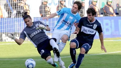 Racing y Gimnasia complicaron su futuro con un empate