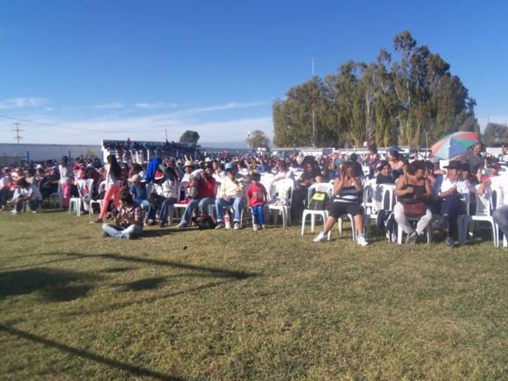 Entre música y sorteos, una multitud celebró el Día del Trabajador en 9 de Julio