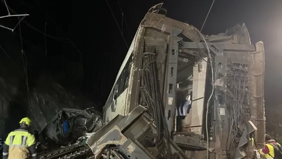 Tragedia en España: al menos 39 muertos tras el choque de dos trenes a más de 200 km/h
