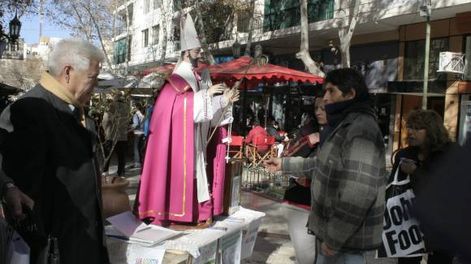 Un Santo que sale a buscar turistas