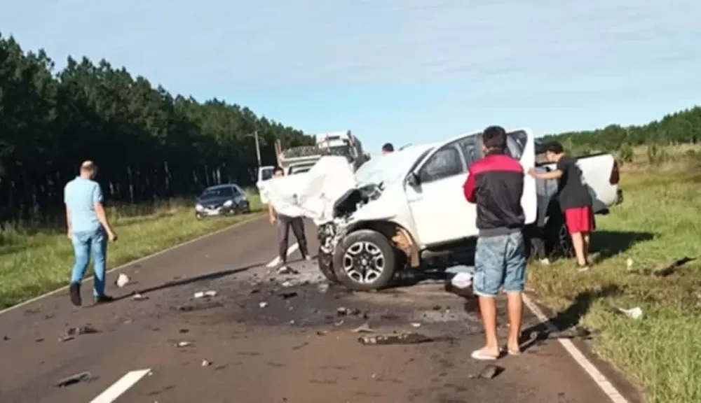 Dos camionetas chocaron de frente en Ruta Nacional 12: murieron cuatro personas