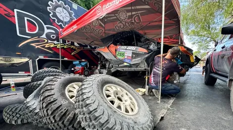 Ambulante. La avenida Las Heras se transformó el taller para el SARR que tocó suelo sanjuanino y se queda hasta el domingo.