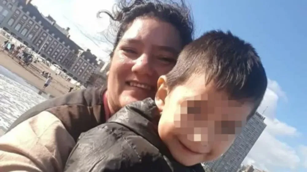 Brutal femicidio: golpeó a su pareja en la cabeza hasta la muerte y luego se fugó