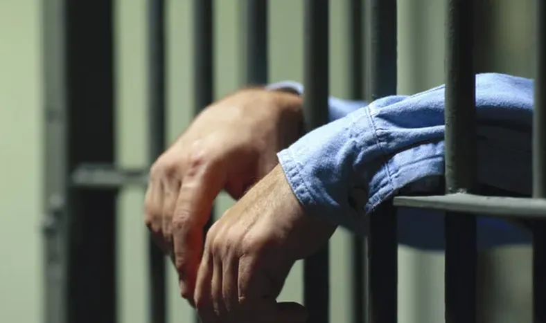 Dos en moto balearon un domicilio de Chimbas: uno pasará un año en el Penal