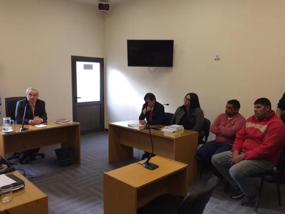 Prisión condicional para el funcionario que encontraron con armas e intentó fugarse