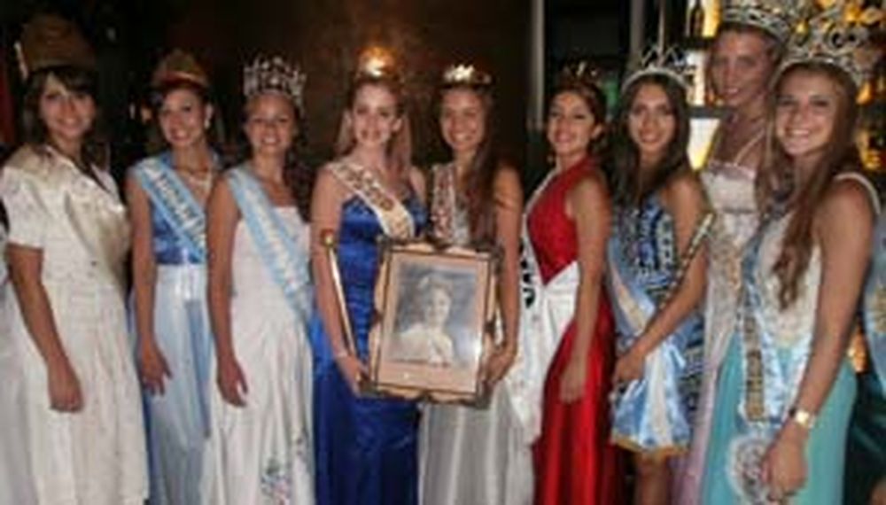 Las soberanas del Sol estrenaron coronas en la Fiesta de la Vendimia