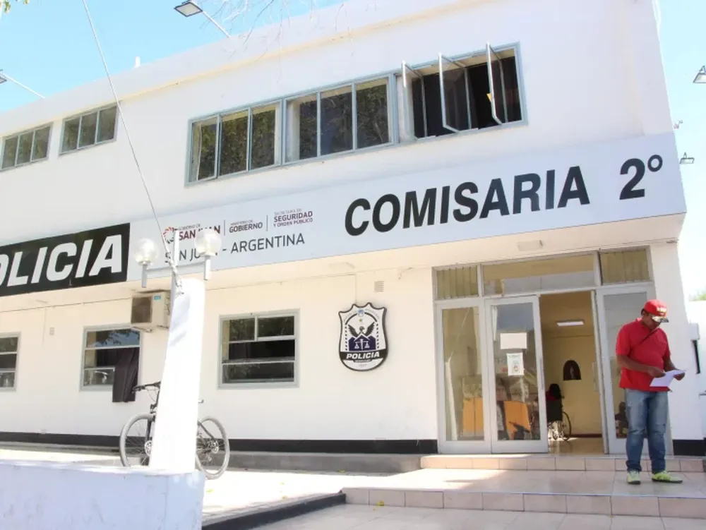 Robó 2 bicis, las arrastró porque no pudo romper un candado y lo sorprendió una policía