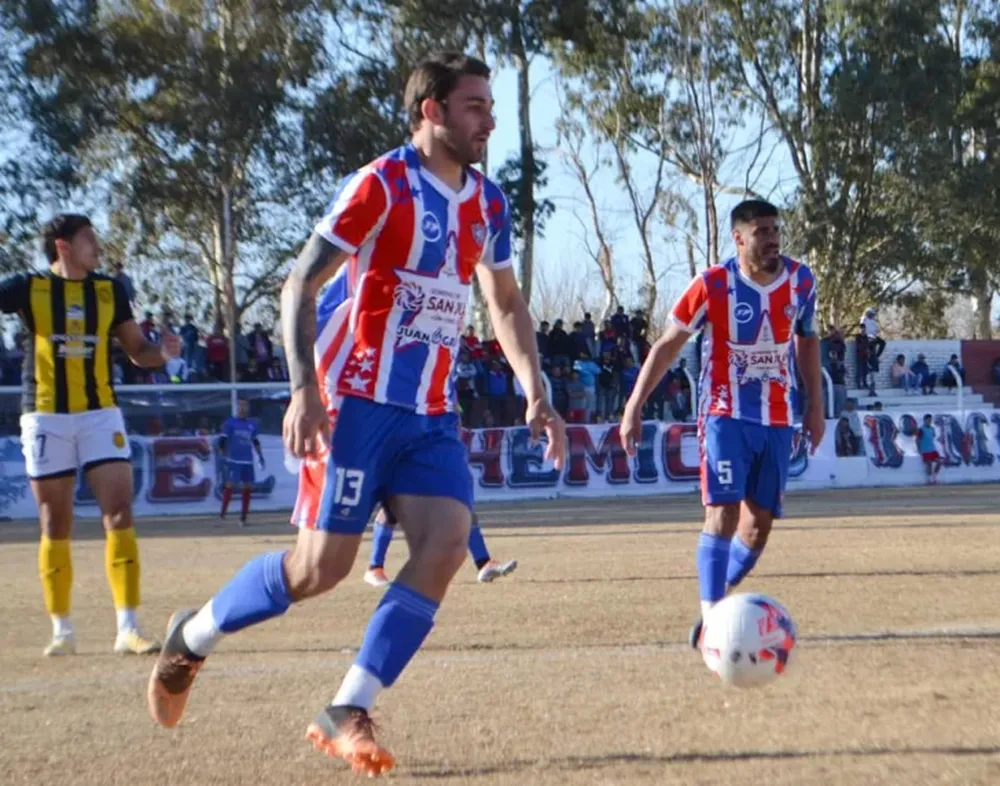 Peñarol perdió frente a Independiente en un partido que terminó en escándalo