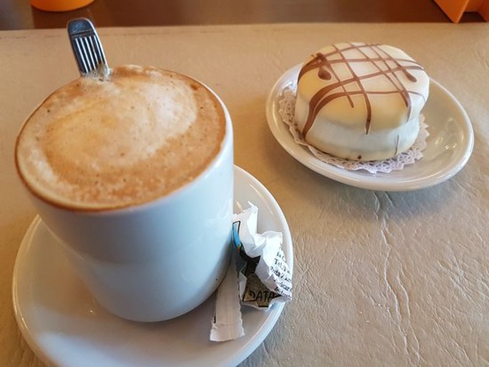 Compartió el ticket de una cafetería en Rosario y causó revuelo por el precio del alfajor