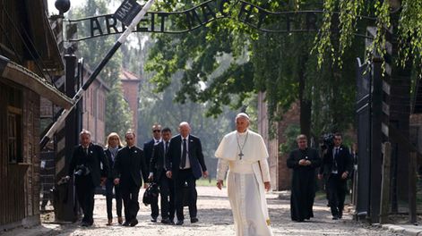 Francisco visitó Auschwitz