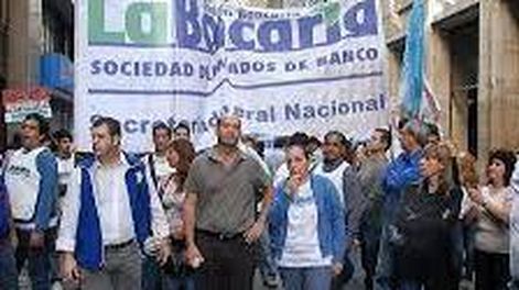 Bancarios anunciaron un paro general en tres entidades