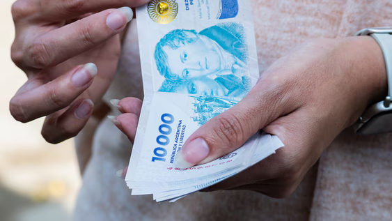 Los salarios de los trabajadores formales volvieron a crecer por debajo de la inflación en marzo.