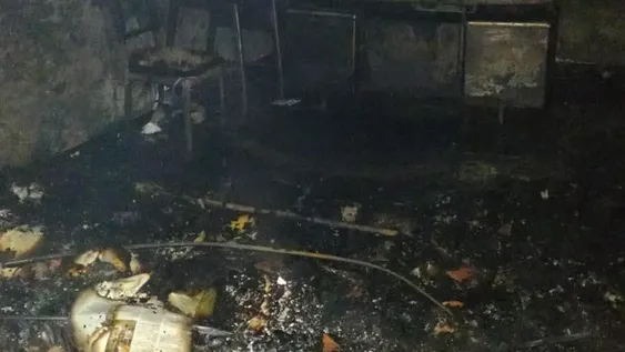 Ardió la oficina de un taller, ¿fue intencional?