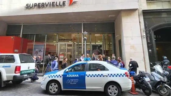 Allanaron 20 entidades financieras en Capital Federal por presuntas operaciones ilegales