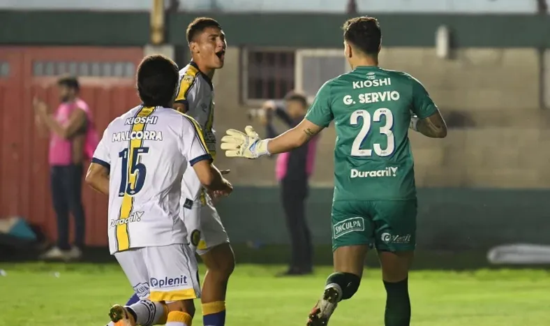 Rosario Central arrastra el efecto del clásico y goleó a Arsenal