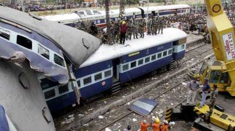 Choque de trenes en India: 57 muertos y más de 100 heridos