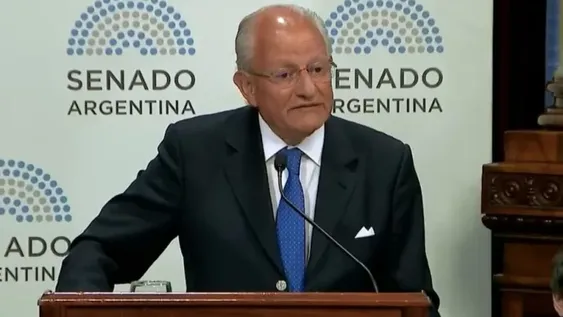 Abel Albino dijo que los preservativos no protegen del sida y una médica se enojó