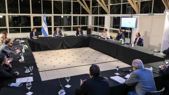 El listado de sindicalistas y empresarios con los que el Gobierno busca acordar precios y salarios