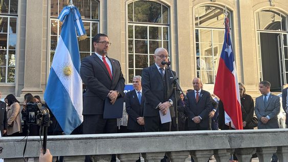 los vinos de 17 bodegas sanjuaninas, protagonistas del brindis patrio argentino en chile