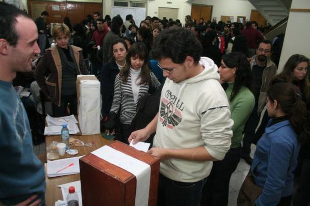 Candidatos a Rector se acercan a la minería desde lo académico