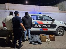 Los primeros sospechosos del robo continuo de bidones de combustibles de una finca de 25 de Mayo tienen nombres. Los primeros sospechosos del robo continuo de bidones de combustibles de una finca de 25 de Mayo tienen nombres.