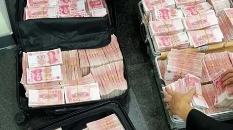 Le pidieron que usara bien el barbijo en el banco, se enojó y retiró en efectivo todos sus millones