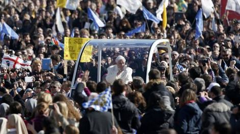 El Papa reconoció los “mares  embravecidos” de su papado