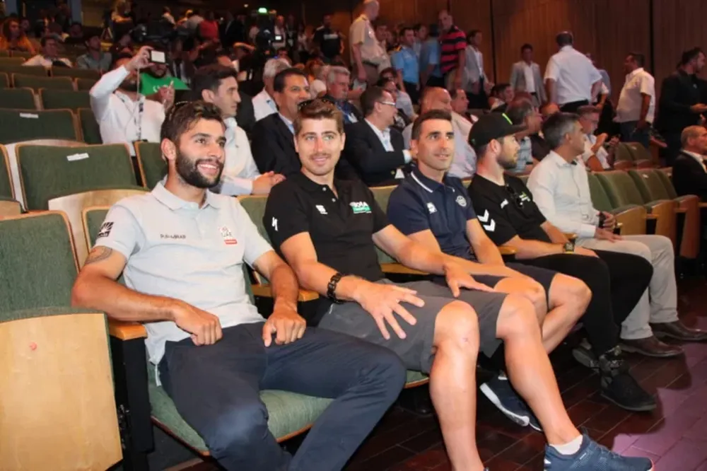 Con la presencia de figuras internacionales, se levantó el telón de la 37ma Vuelta a San Juan