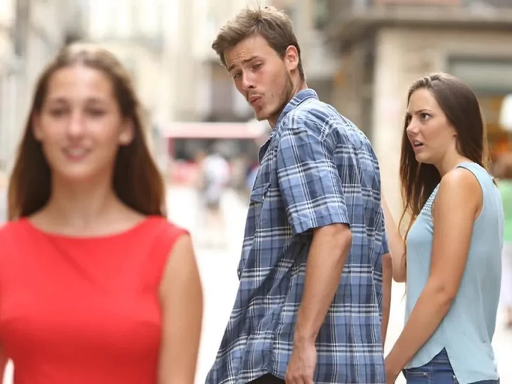 El inesperado final para el famoso meme del “novio distraído”