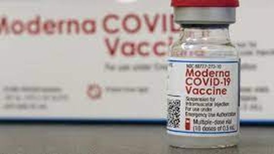 Ivana Nadal reflexionó en la ducha con una ajustada tanga roja