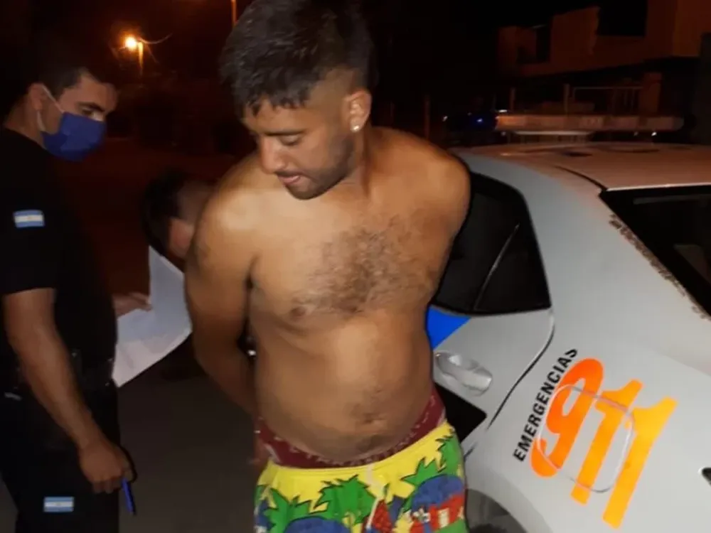 Joven de 18 años fue atacada por su pareja y un desconocido alertó a la policía