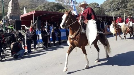 En Salta, más de 7 mil gauchos desfilaron en honor a Güemes, a 201 años de su muerte