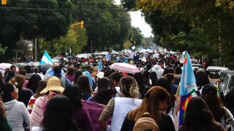 Docentes Autoconvocados continúan reclamos salariales en Salta con acampe y huelga de hambre
