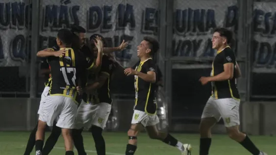 FRESCO. Atenas y Marquesado se vieron las caras el jueves y hoy definen el Oficial en el Bicentenario.