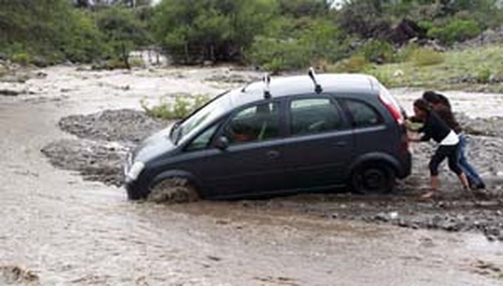Valle Fértil sigue aislado y más personas fueron evacuadas