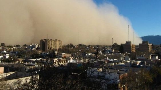 Protección Civil emitió un alerta por fuerte viento Zonda