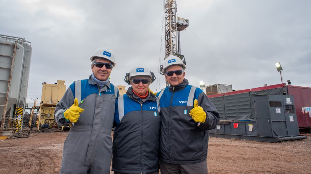 La directora del FMI, Kristalina Georgieva, recorrió Vaca Muerta acompañada por el ministro Luis Caputo y el presidente de YPF, Horacio Marín