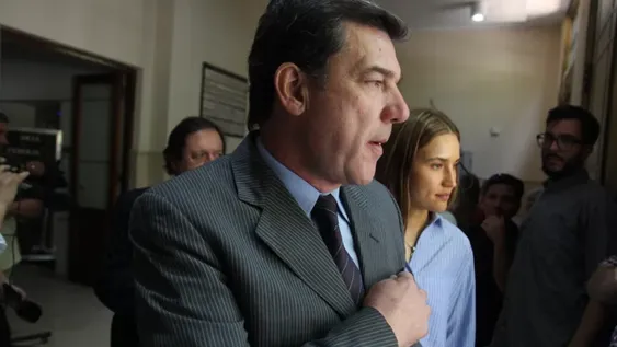 Eduardo Oro saliendo de Tribunales. (Foto Daniel Arias)