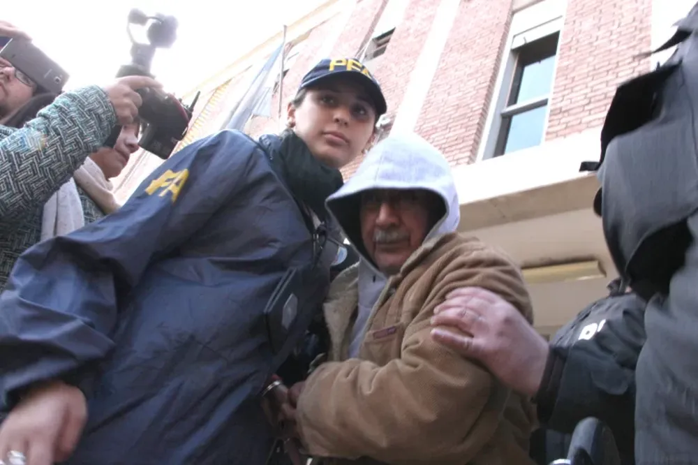 El médico pasó dos horas en Tribunales y salió sin dar declaraciones