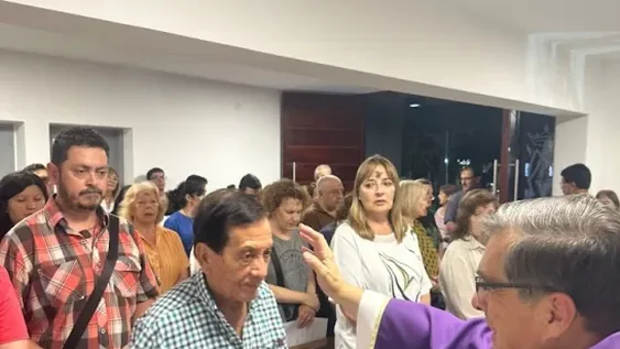Desde ahora, celebran misa de lunes a viernes en la capilla del Hospital Rawson.