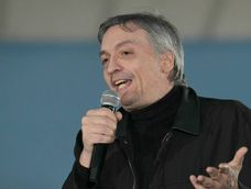 maximo kirchner viajaba a san juan, fue demorado en san luis y le secuestraron la camioneta