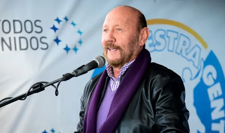 Gildo Insfrán se hizo entrevistar por alumnos de una escuela y causó indignación por el tono de adoctrinamiento de la entrevista.