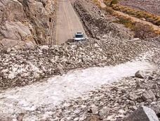Piedras, barro y agua cubrieron completamente la calzada en el kilómetro 137 de la Ruta 41-CH.