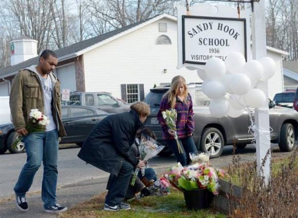 Después de la masacre, alumnos de Newtwon vuelven a clases