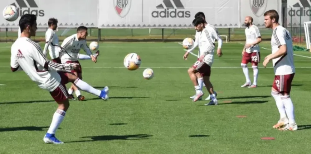 Por ahora, River gana la pulseada para jugar en el River Camp