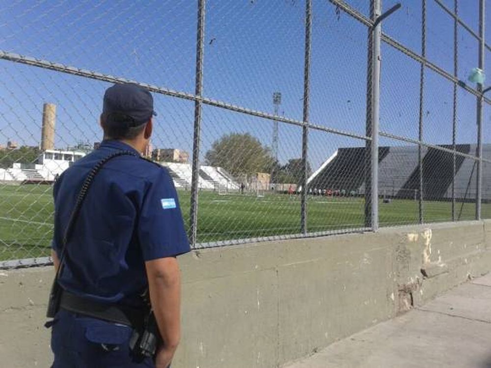 San Martín entrena a puertas abiertas y con custodia policial