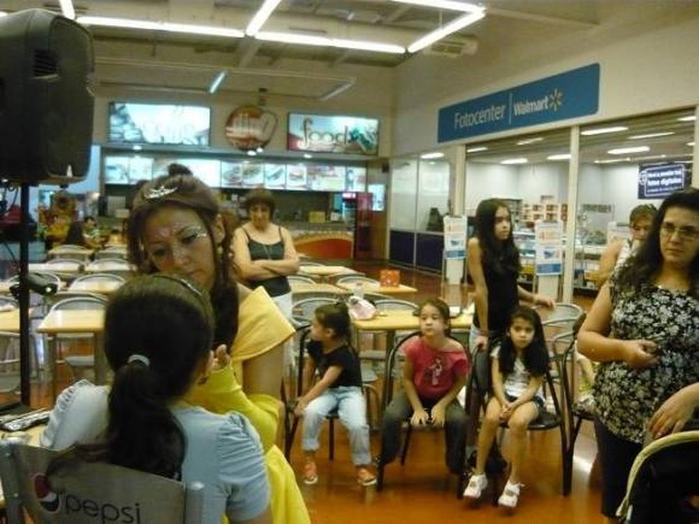 Walmart festejó el carnaval