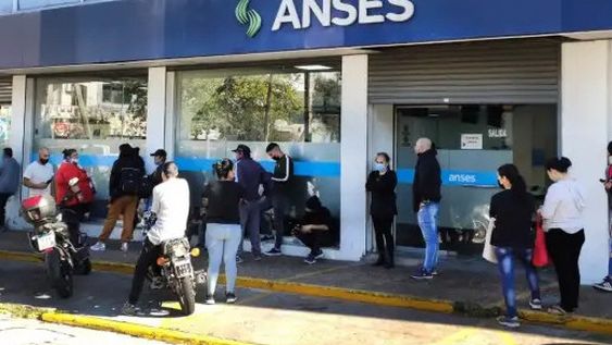 Empiezan a pagar primera cuota del bono de $18.000