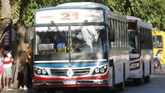 Hasta ahora, sigue en pie el paro organizado por los choferes de colectivo para mañana